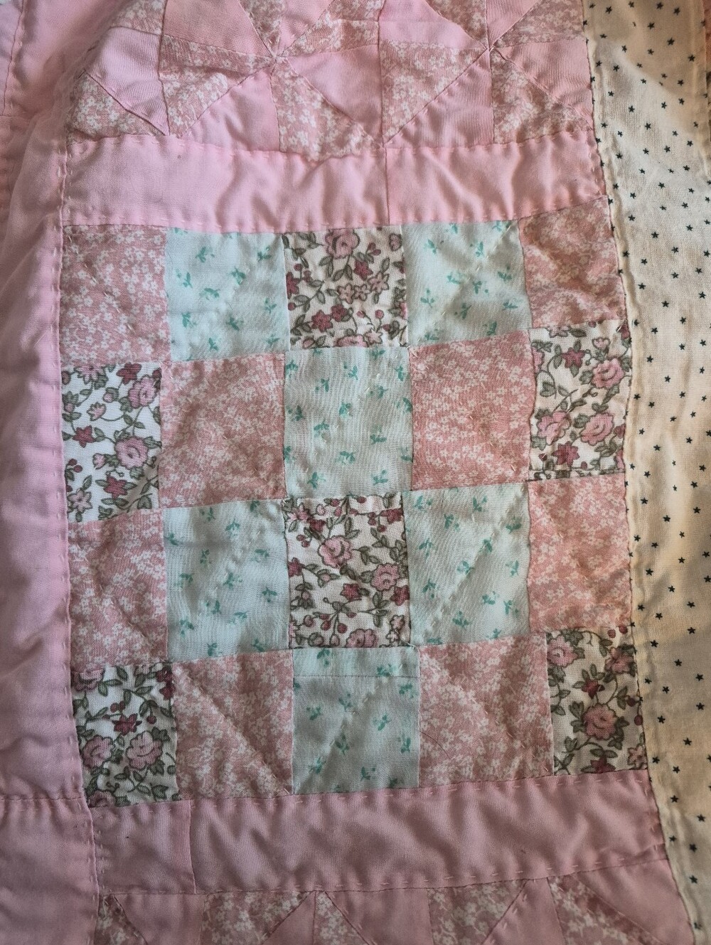 🩷💚🤍Handmade Patchwork Quilt - Picture 10 of 12